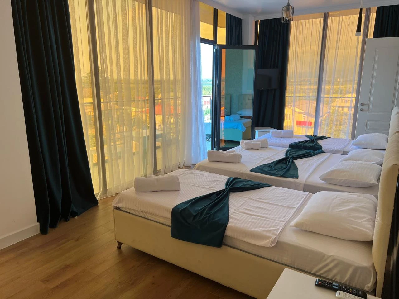 Семейный номер Hotel Chipo с панорамными окнами